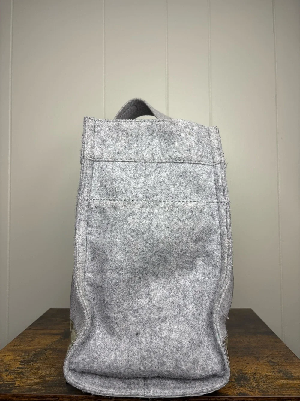 Tory Burch Flannel Felt Gray Large Logo Tote Bag
Metallic - Picture 5 of 7